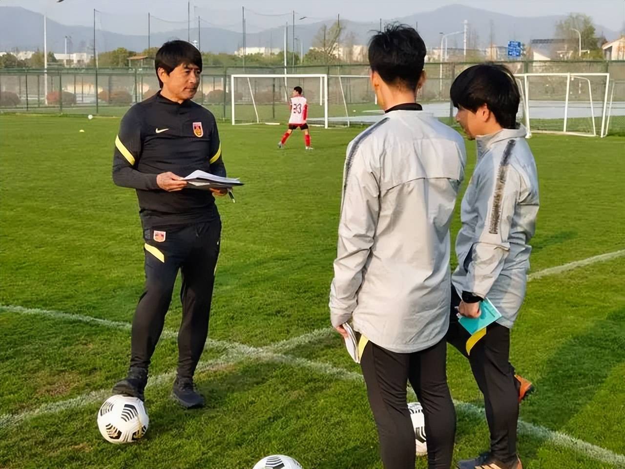 包含莫尔特纳主场大胜，小组出线大有希望的词条