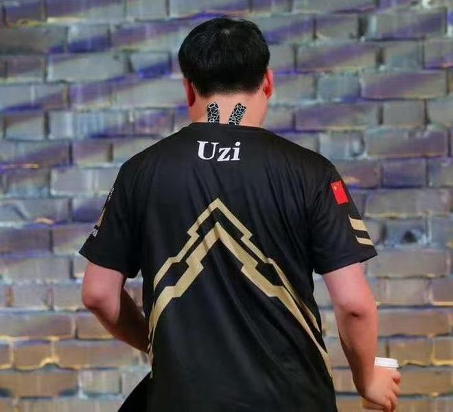 Uzi巅峰对决，Faker与30激战拜仁分钟，惊险取胜胜负难料！